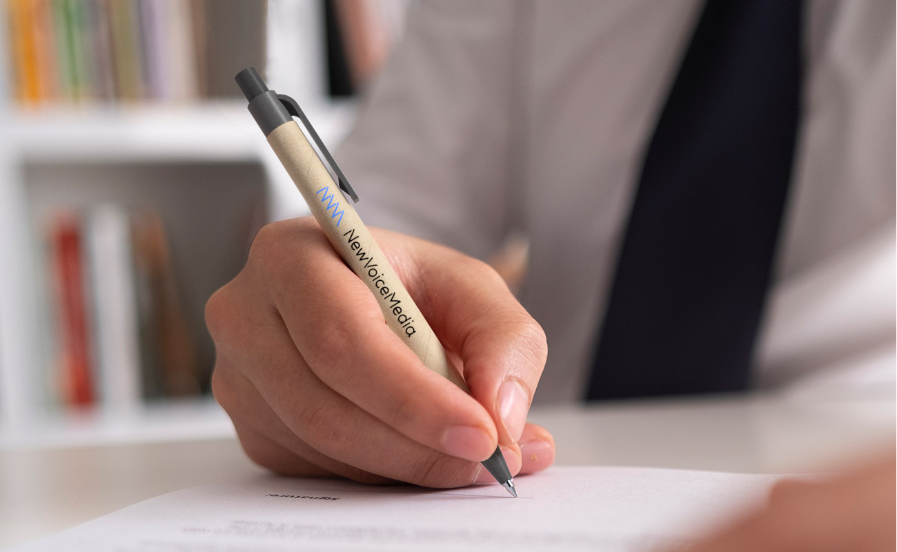 Ditto - Bolígrafos de cartón reciclado con logotipo gallery thumbnail