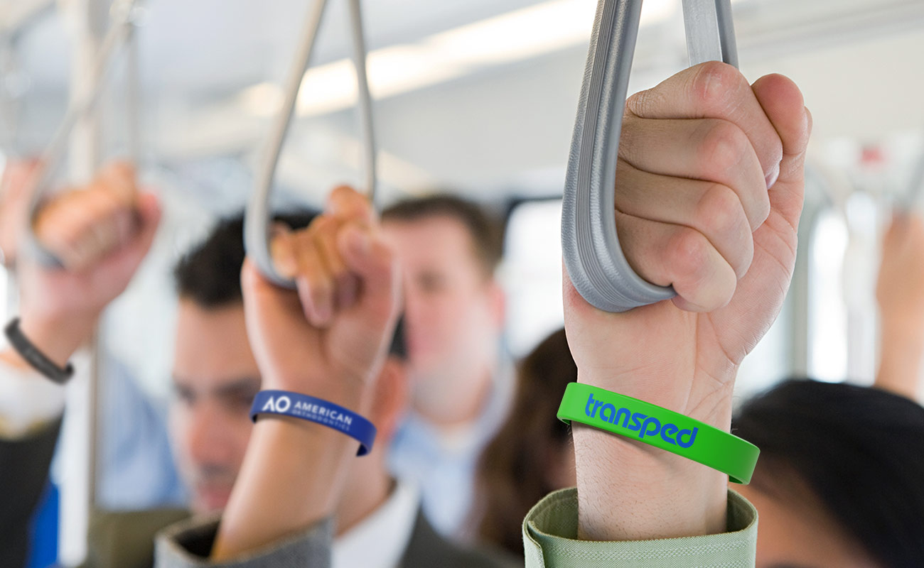 Revo - Pulseras de silicona Publicitarios con Logo gallery thumbnail