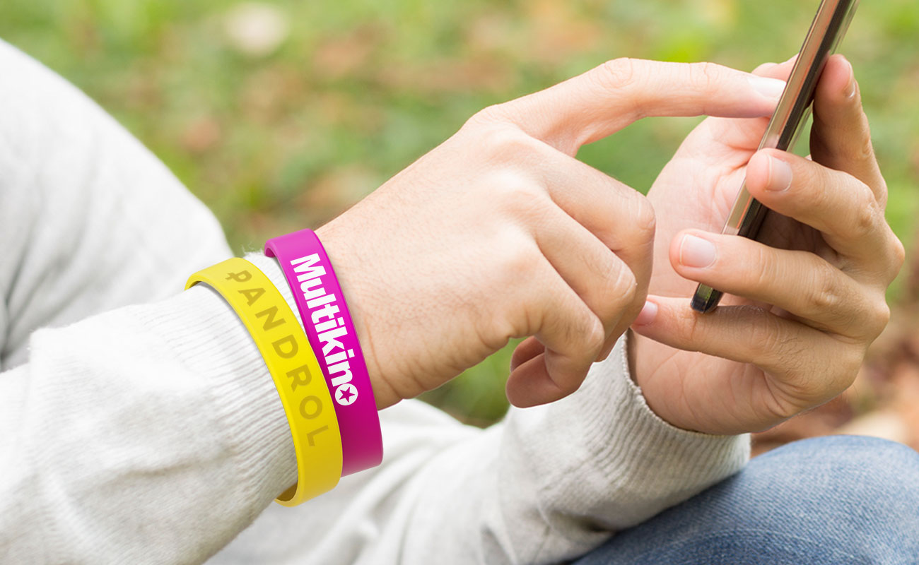 Revo - Pulseras de silicona Promocionales con su Logo gallery thumbnail